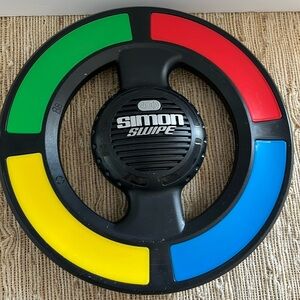 Hasbro Simon swipe handheld game 2013